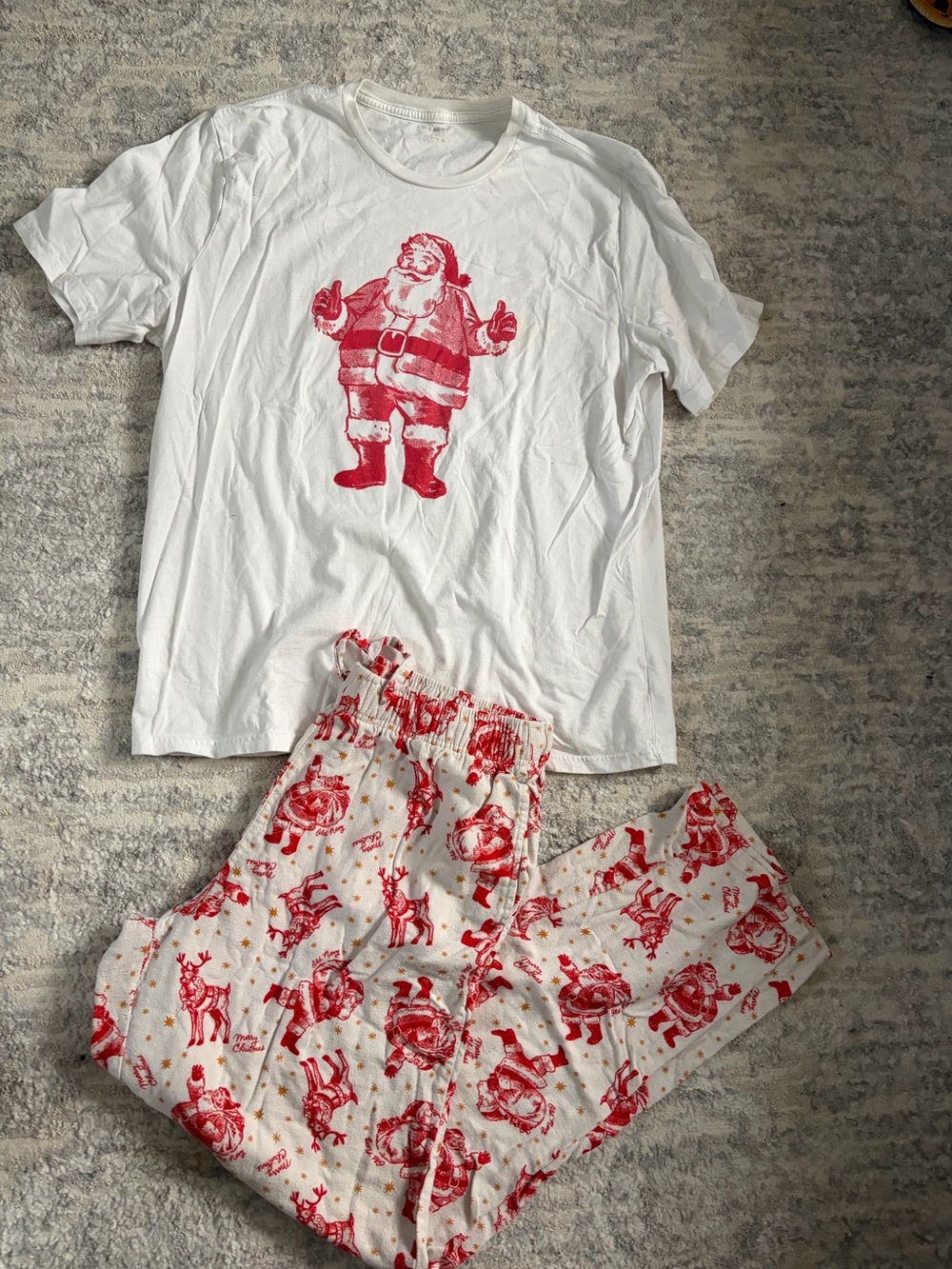 Old Navy White and Red Santa Pajama Set - Men